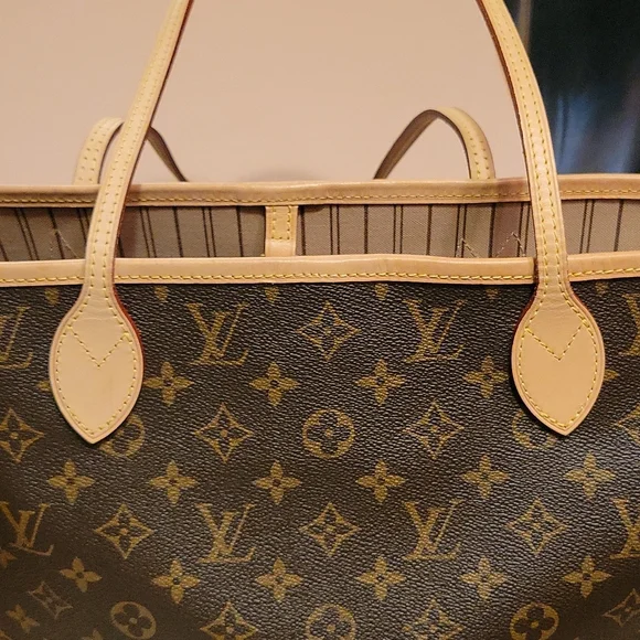 Authentic LV MM Neverful Tote2021 - Picture 16 of 17
